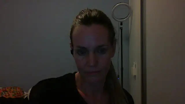 Snapshot of Annylove1 chatting on 24, 10, 2025 Annylove1 online show from 24, 10, 2025