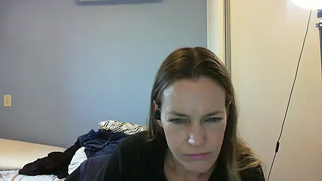 Snapshot of Annylove1 chatting on 4, 11, 2025 Annylove1 online show from 4, 11, 2025