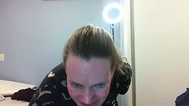 Snapshot of Annylove1 chatting on 4, 11, 2025 Annylove1 online show from 4, 11, 2025