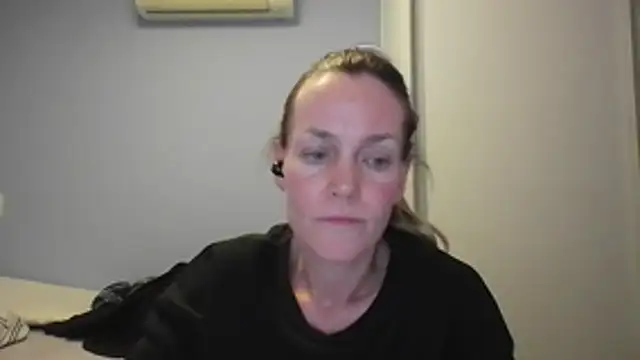 Snapshot of Annylove1 chatting on 15, 11, 2025 Annylove1 online show from 15, 11, 2025