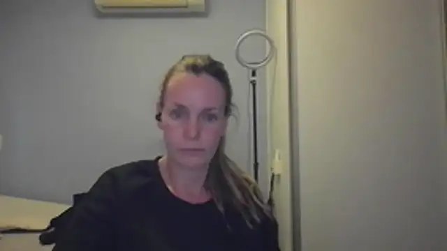 Snapshot of Annylove1 chatting on 17, 11, 2025 Annylove1 online show from 17, 11, 2025