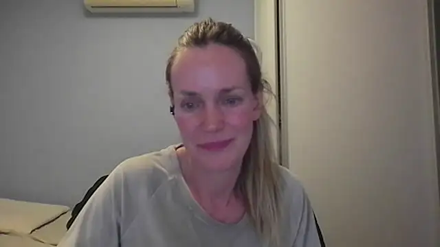 Snapshot of Annylove1 chatting on 21, 11, 2025 Annylove1 online show from 21, 11, 2025