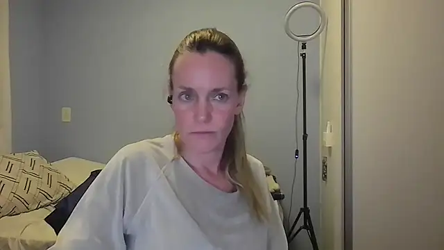 Snapshot of Annylove1 chatting on 29, 11, 2025 Annylove1 online show from 29, 11, 2025