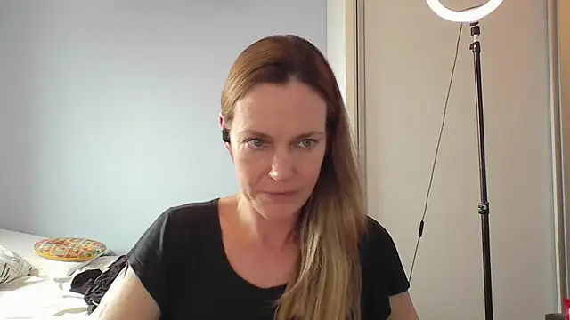 Snapshot of Annylove1 chatting on 1, 12, 2025 Annylove1 online show from 1, 12, 2025