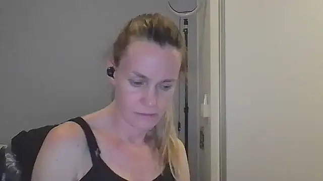 Snapshot of Annylove1 chatting on 5, 12, 2025 Annylove1 online show from 5, 12, 2025