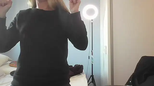 Snapshot of Annylove1 chatting on 10, 6, 2026 Annylove1 online show from 10, 6, 2026