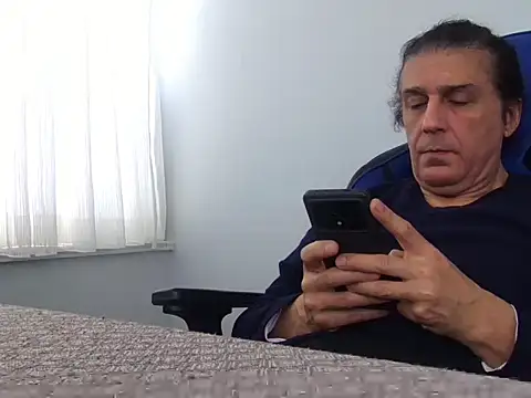 Snapshot of ALPHANDRE chatting on 4, 4, 2026 ALPHANDRE online show from 4, 4, 2026