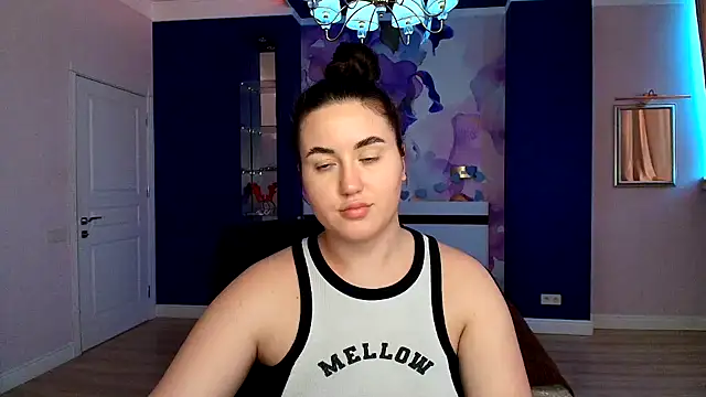 Snapshot of Roxie_Bradley chatting on 6, 1, 2025 Roxie Bradley online show from 6, 1, 2025