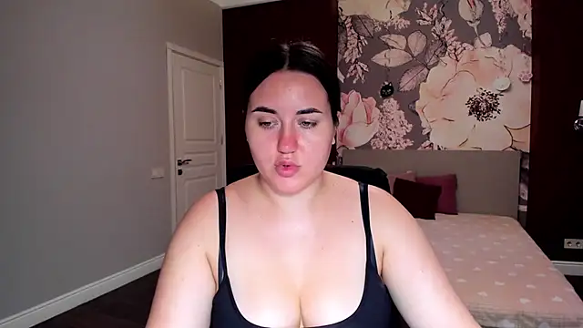 Snapshot of Roxie_Bradley chatting on 13, 9, 2025 Roxie Bradley online show from 13, 9, 2025