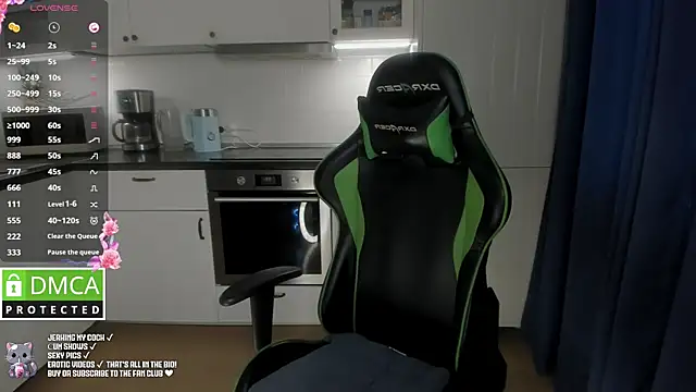 Snapshot of Lee_Loo chatting on 13, 12, 2024 Lee Loo online show from 13, 12, 2024