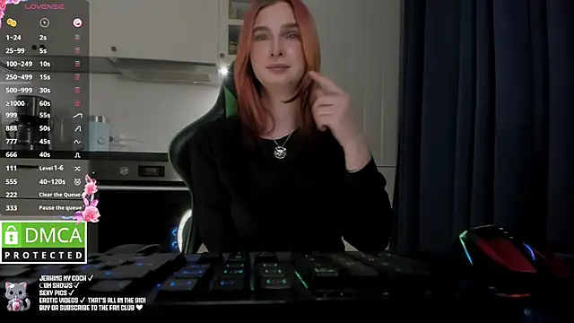 Snapshot of Lee_Loo chatting on 13, 12, 2024 Lee Loo online show from 13, 12, 2024