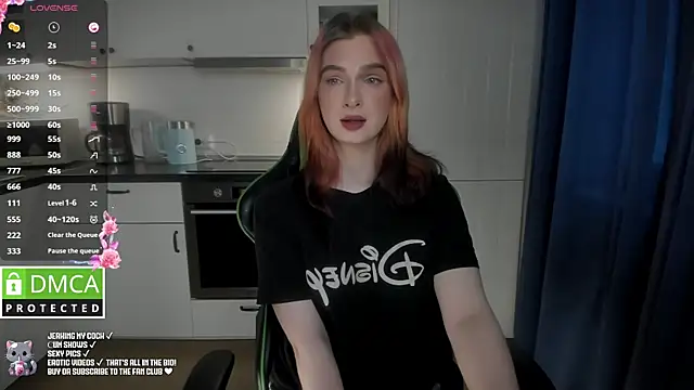 Snapshot of Lee_Loo chatting on 1, 1, 2025 Lee Loo online show from 1, 1, 2025