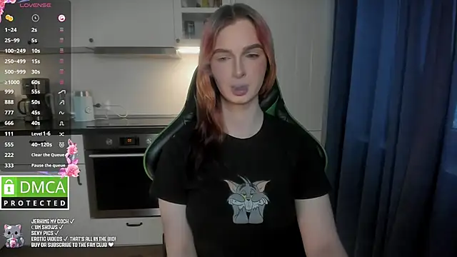 Snapshot of Lee_Loo chatting on 12, 1, 2025 Lee Loo online show from 12, 1, 2025