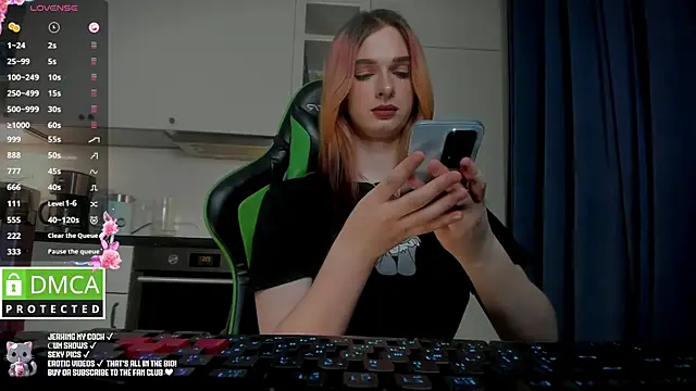 Snapshot of Lee_Loo chatting on 28, 1, 2025 Lee Loo online show from 28, 1, 2025