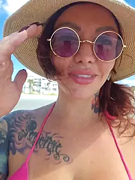 Snapshot of CharletteWebb chatting on 8, 10, 2025 CharletteWebb online show from 8, 10, 2025