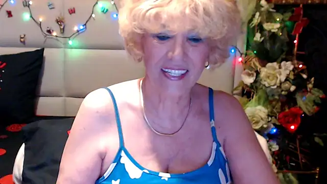 Snapshot of HappyWomanOn chatting on 15, 6, 2026 HappyWomanOn online show from 15, 6, 2026