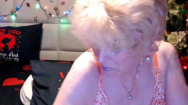 Snapshot of HappyWomanOn chatting on 20, 6, 2026 HappyWomanOn online show from 20, 6, 2026