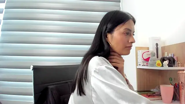 nia  white online show from 10, 2, 2025