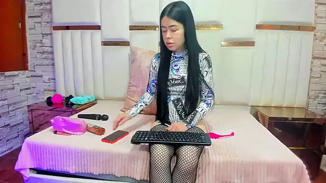 Snapshot of ArianaSmith69 chatting on 12, 2, 2025 ArianaSmith69 online show from 12, 2, 2025