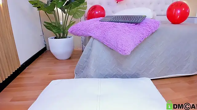 Mackenzie 17 online show from 20, 2, 2026