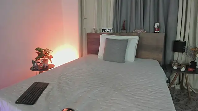 Snapshot of SaraVergara chatting on 19, 12, 2024 SaraVergara online show from 19, 12, 2024