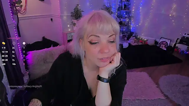 Snapshot of AliceW0lf chatting on 13, 10, 2025 AliceW0lf online show from 13, 10, 2025