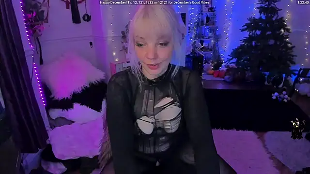 Snapshot of AliceW0lf chatting on 4, 12, 2025 AliceW0lf online show from 4, 12, 2025