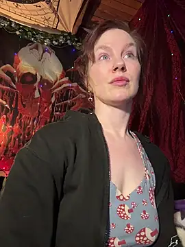 Snapshot of courtneyoccult chatting on 1, 12, 2025 courtneyoccult online show from 1, 12, 2025