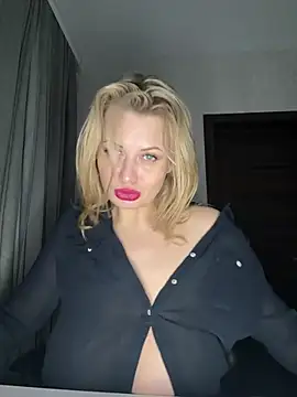 Snapshot of Evellyn chatting on 9, 2, 2025 Evellyn online show from 9, 2, 2025