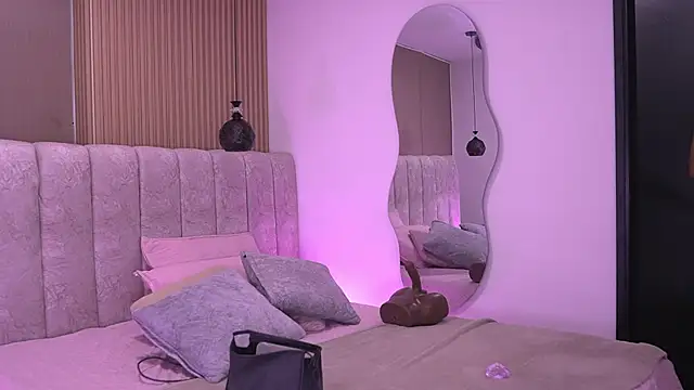 Snapshot of violeta_aroca chatting on 20, 6, 2026 violeta aroca online show from 20, 6, 2026