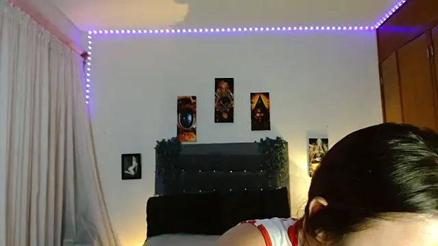 Snapshot of 3littleschoolteens chatting on 18, 11, 2025 3littleschoolteens online show from 18, 11, 2025