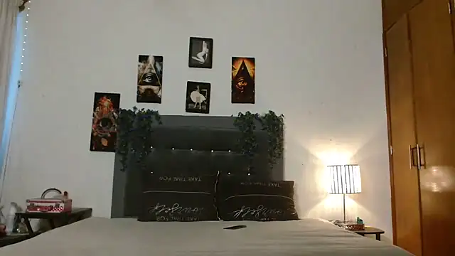 Snapshot of 3littleschoolteens chatting on 18, 12, 2025 3littleschoolteens online show from 18, 12, 2025