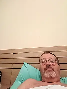 Snapshot of mike9473 chatting on 11, 11, 2025 mike9473 online show from 11, 11, 2025