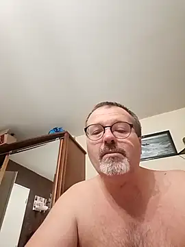 Snapshot of mike9473 chatting on 17, 11, 2025 mike9473 online show from 17, 11, 2025