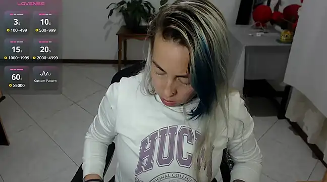 Snapshot of charlottezoe15 chatting on 23, 3, 2025 charlottezoe15 online show from 23, 3, 2025