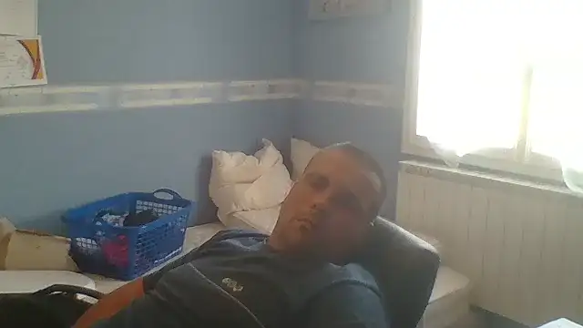 manubm03 online show from 12, 9, 2025