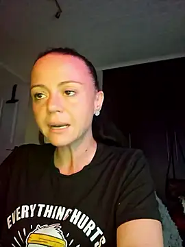 MrsBunnyBum online show from 9, 4, 2026