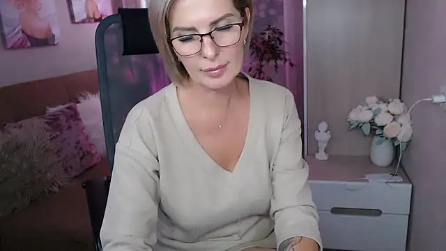 Snapshot of sensualEmilia chatting on 7, 12, 2024 sensualEmilia online show from 7, 12, 2024