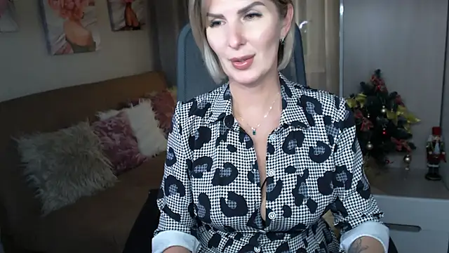 Snapshot of sensualEmilia chatting on 17, 12, 2024 sensualEmilia online show from 17, 12, 2024