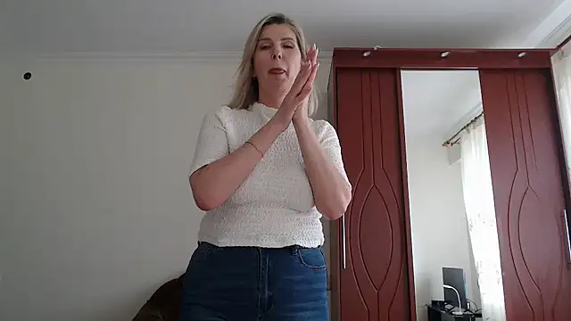 Snapshot of sensualEmilia chatting on 6, 11, 2025 sensualEmilia online show from 6, 11, 2025