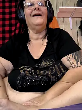 Snapshot of davisdesires@xh chatting on 3, 10, 2025 davisdesiresxh online show from 3, 10, 2025