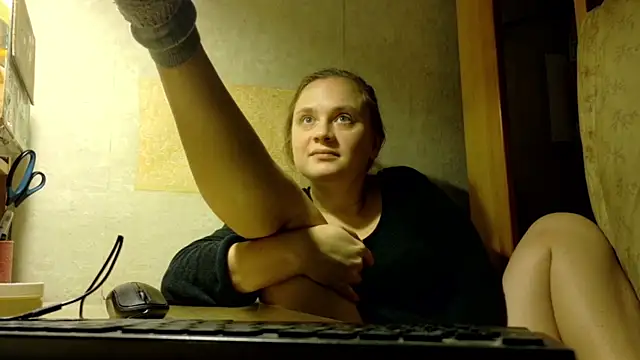 Snapshot of FrumCake chatting on 30, 11, 2025 FrumCake online show from 30, 11, 2025