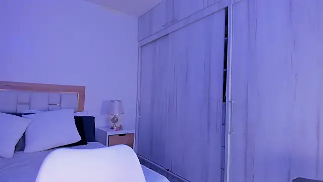 mia hank online show from 22, 2, 2025