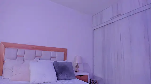 mia hank online show from 15, 5, 2026