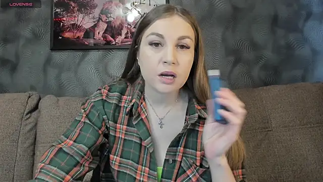 Snapshot of CassieMils chatting on 1, 3, 2025 CassieMils online show from 1, 3, 2025