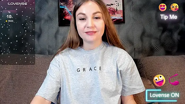 Snapshot of CassieMils chatting on 12, 9, 2025 CassieMils online show from 12, 9, 2025