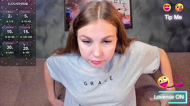 Snapshot of CassieMils chatting on 4, 11, 2025 CassieMils online show from 4, 11, 2025