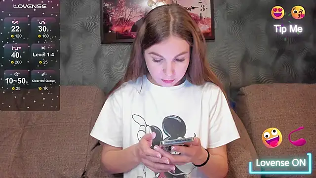 Snapshot of CassieMils chatting on 26, 11, 2025 CassieMils online show from 26, 11, 2025