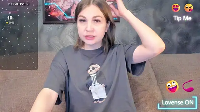 Snapshot of CassieMils chatting on 9, 6, 2026 CassieMils online show from 9, 6, 2026