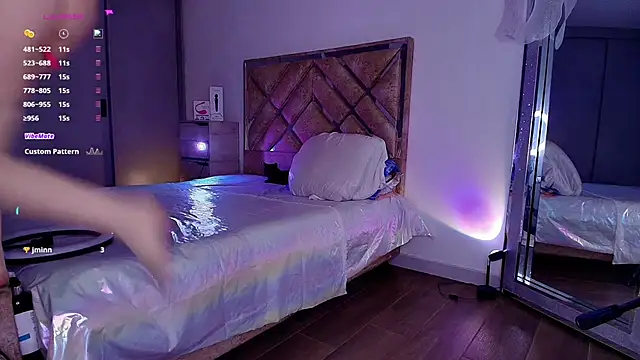 Snapshot of GoddessLinda04 chatting on 27, 9, 2025 GoddessLinda04 online show from 27, 9, 2025